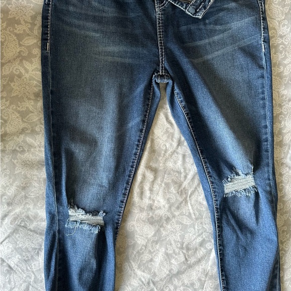 True Religion Halle Midrise Super Skinny jean, size 34. - Picture 4 of 10